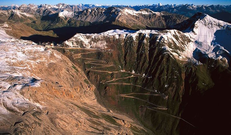 Traforo dello Stelvio  Maroni vuole farci passare auto