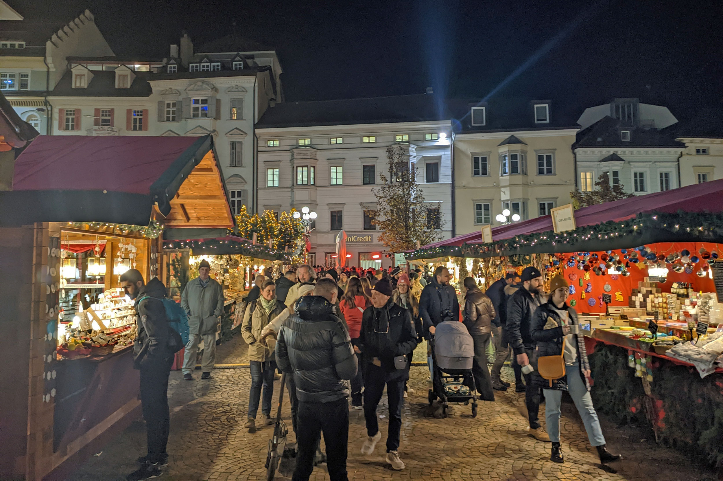 Inaugurato Il Mercatino Di Natale Di Bolzano. Le Immagini