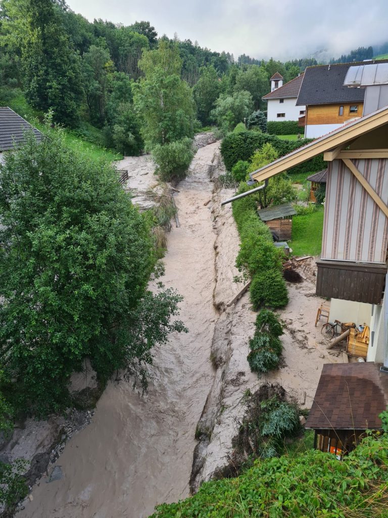 Foto: il torrente Furcia a Valdaora di Sotto la mattina del 30 luglio dopo le forti precipitazioni del 29 sera (Foto: ASP/Ufficio sistemazione bacini montani Est)